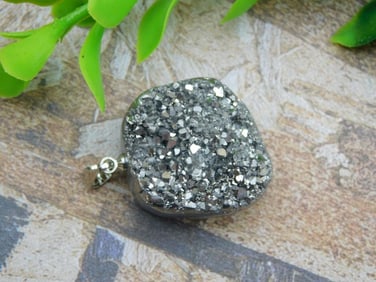 TITANIUM AMETHYST PENDANT ROCK STONE LAPIDARY SPECIMEN