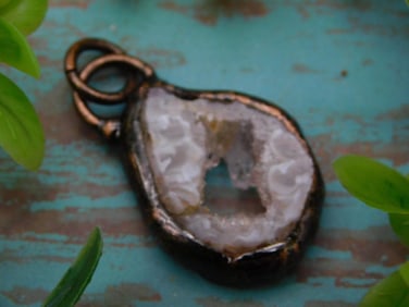 GEODE SLICE PENDANT ROCK STONE LAPIDARY SPECIMEN