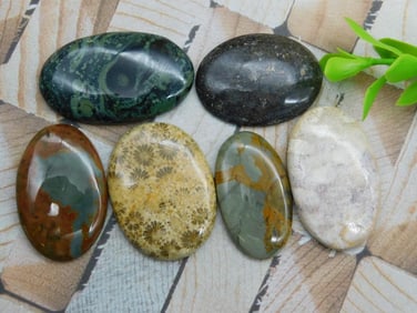 CABOCHONS ROCK STONE LAPIDARY SPECIMEN