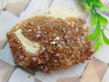 VANADINITE ROCK STONE LAPIDARY SPECIMEN