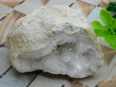 GEODE ROCK STONE LAPIDARY SPECIMEN