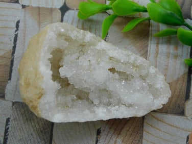 GEODE ROCK STONE LAPIDARY SPECIMEN