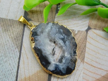 GEODE SLICE PENDANT ROCK STONE LAPIDARY SPECIMEN