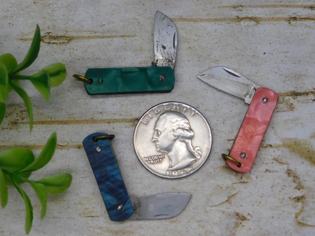 Set of 3 Vintage Enamel Miniature Folding Knives: Set of 3 Vintage Enamel Miniature Folding Knives