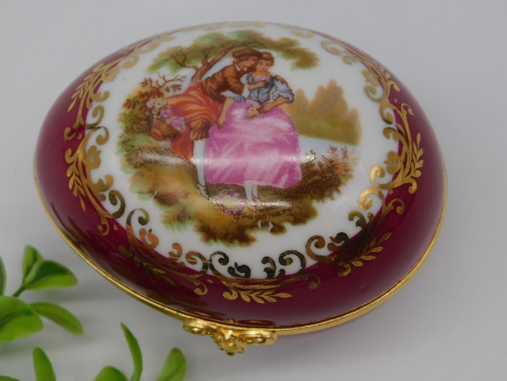 Porcelain Hinged Egg Trinket Box with Romantic Scene: Porcelain Hinged Egg Trinket Box with Romantic Scene