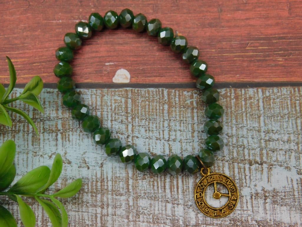 Green Beaded Bracelet with Gold-Tone Charm: Green Beaded Bracelet with Gold-Tone Charm