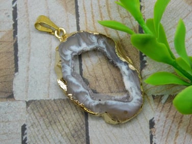 GEODE SLICE PENDANT ROCK STONE LAPIDARY SPECIMEN
