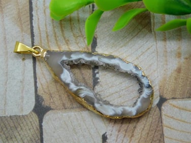 GEODE SLICE PENDANT ROCK STONE LAPIDARY SPECIMEN