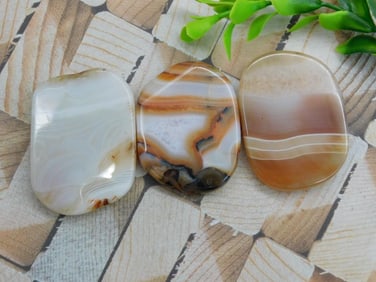 BANDED CARNELIAN ROCK STONE LAPIDARY SPECIMEN