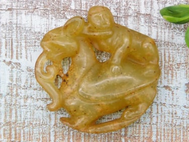 CARVED JADE ROCK STONE LAPIDARY SPECIMEN