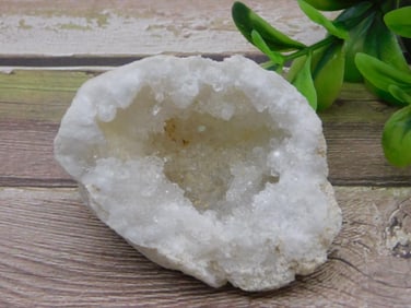 GEODE ROCK STONE LAPIDARY SPECIMEN