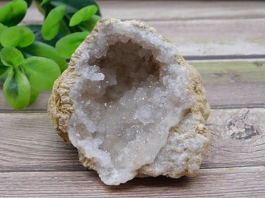 GEODE ROCK STONE LAPIDARY SPECIMEN