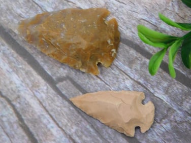 HAND KNAPPED ARROWHEAD ROCK STONE LAPIDARY SPECIMEN