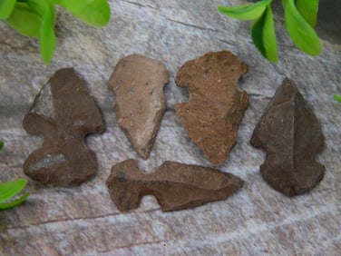 HAND KNAPPED ARROWHEAD ROCK STONE LAPIDARY SPECIMEN