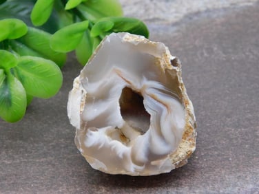 GEODE ROCK STONE LAPIDARY SPECIMEN