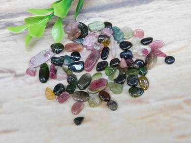 TOURMALINE ROCK STONE LAPIDARY SPECIMEN