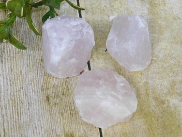 ROSE QUARTZ ROCK STONE LAPIDARY SPECIMEN