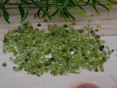 PERIDOT ROCK STONE LAPIDARY SPECIMEN