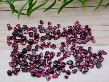 GARNET ROCK STONE LAPIDARY SPECIMEN