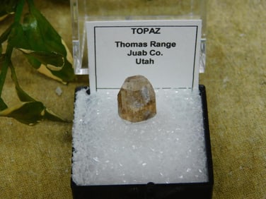TOPAZ ROCK STONE LAPIDARY SPECIMEN