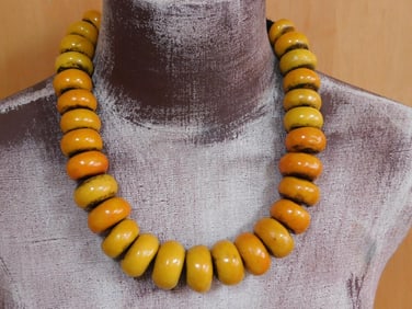 AFRICAN TRADE BEADS ROCK STONE LAPIDARY SPECIMEN