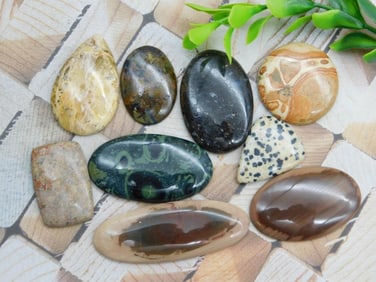 CABOCHONS ROCK STONE LAPIDARY SPECIMEN