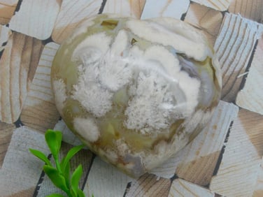 HATMANS FLOWER PETAL AGATE ROCK STONE LAPIDARY SPECIMEN