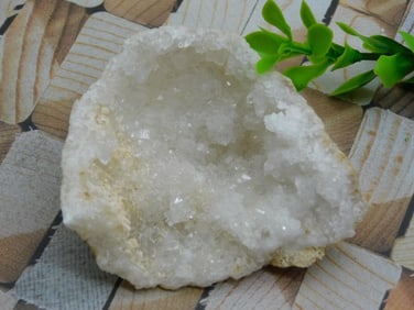 GEODE ROCK STONE LAPIDARY SPECIMEN