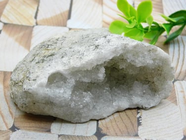 GEODE ROCK STONE LAPIDARY SPECIMEN