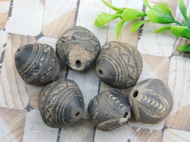 WHORL AFRICAN TRADE BEADS ROCK STONE LAPIDARY SPECIMEN