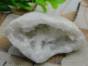 GEODE ROCK STONE LAPIDARY SPECIMEN