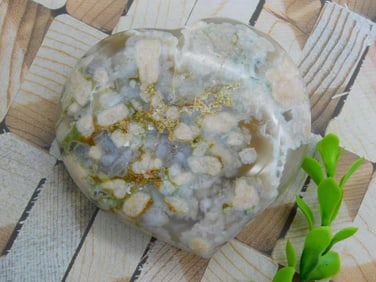 HATMANS FLOWER PETAL AGATE ROCK STONE LAPIDARY SPECIMEN