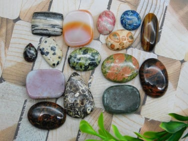 CABOCHONS ROCK STONE LAPIDARY SPECIMEN