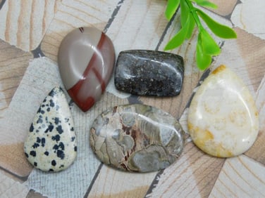 CABOCHONS ROCK STONE LAPIDARY SPECIMEN