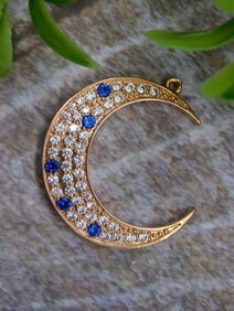 CRESCENT MOON PENDANT
