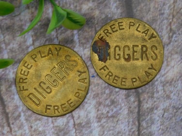 DIGGERS FREE PLAY COINS VINTAGE ANTIQUE