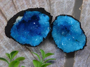 TEAL GEODE ROCK STONE LAPIDARY SPECIMEN