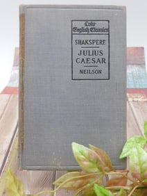 1901 JULIUS CAESAR BOOK BY WILLIAM SHAKESPEARE VINTAGE ANTIQUE