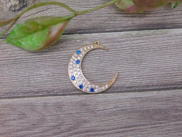 CRESCENT MOON PENDANT