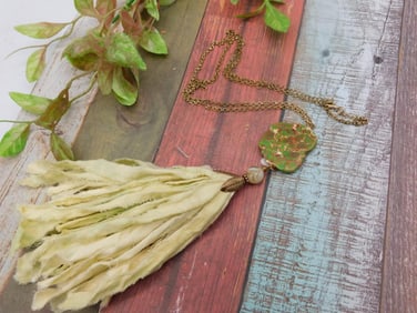 FRINGE AND STONE NECKLACE ROCK STONE LAPIDARY SPECIMEN