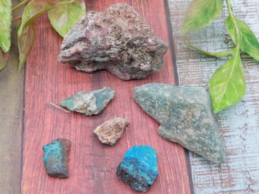 ROCK STONE LAPIDARY SPECIMEN