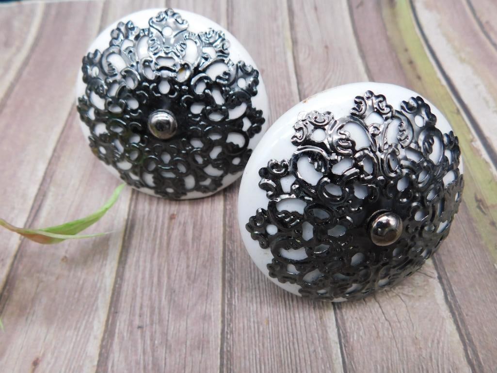 Set of 2 White Ceramic Knobs with Ornate Metal Details: Set of 2 White Ceramic Knobs with Ornate Metal Details