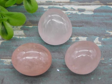 ROSE QUARTZ ROCK STONE LAPIDARY SPECIMEN