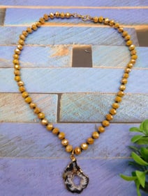 GEODE SLICE PENDANT ON SPARKLE BEAD NECKLACE