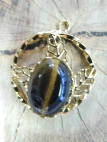 TIGERS EYE STONE LEAF PENDANT ROCK STONE LAPIDARY SPECIMEN