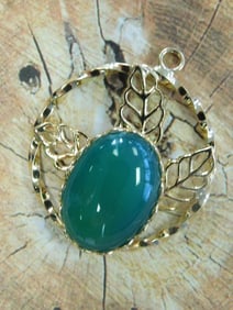 AVENTURINE STONE LEAF PENDANT ROCK STONE LAPIDARY SPECIMEN