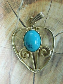 TURQUOISE STONE HEART PENDANT ROCK STONE LAPIDARY SPECIMEN