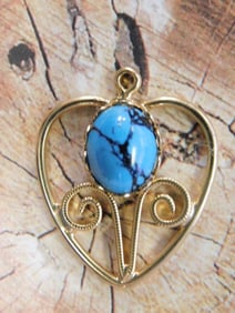 TURQUOISE HEART PENDANT ROCK STONE LAPIDARY SPECIMEN