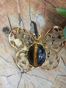 TIGERS EYE BUTTERFLY PENDANT ROCK STONE LAPIDARY SPECIMEN