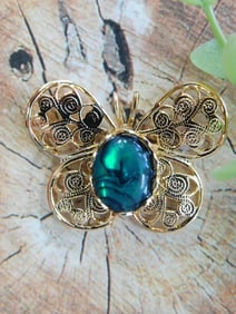 ABALONE BUTTERFLY PENDANT ROCK STONE LAPIDARY SPECIMEN